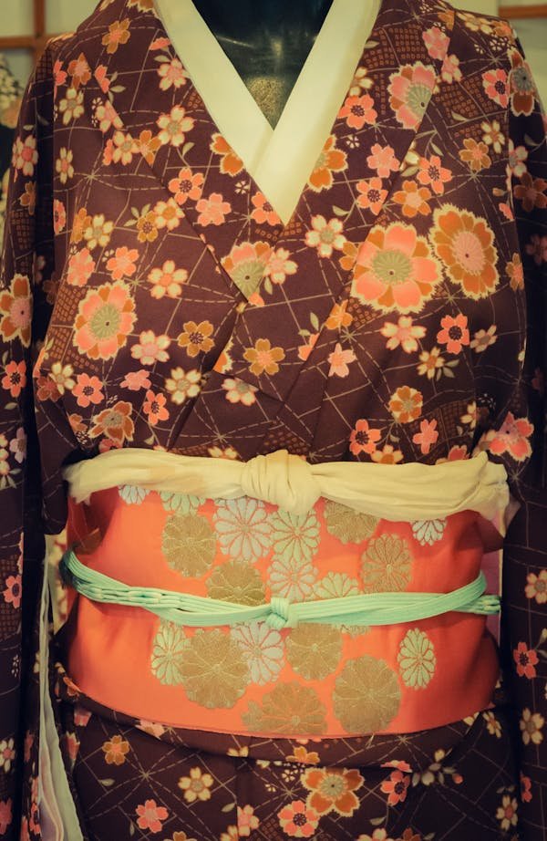 Le kimono en soie : l'élégance à porter au quotidien